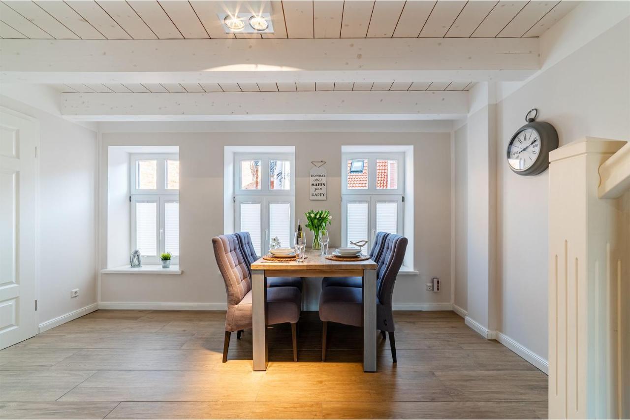 Haus Am Siel 01, Zentral Mit Eigenem Steg Villa Greetsiel Exteriör bild